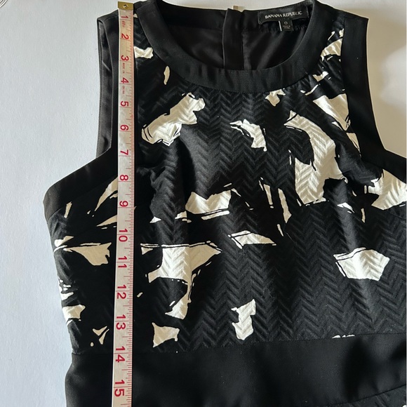 BANANA REPUBLIC Fit and Flare Dress in Black White Jacquard Short Sleeve - 0 - Picture 9 of 12